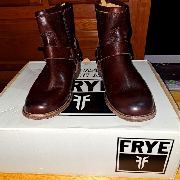 A pair of Frye Phillip Harness dark brown ankle boots in a women's size 6. EUC - Picture 1 of 14